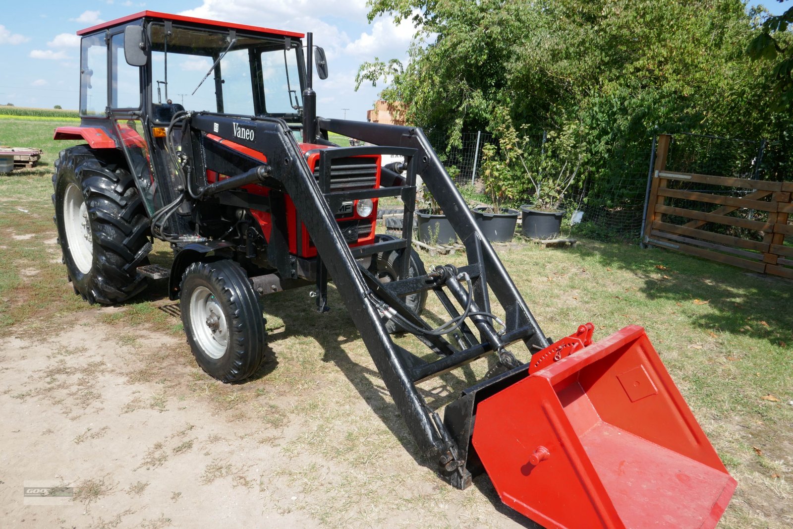 Traktor des Typs Massey Ferguson 253 Hinterrad mit Servo, Frontlader H.G. und Niedrigkabine. Sehr guter Zustand!, Gebrauchtmaschine in Langenzenn (Bild 2)