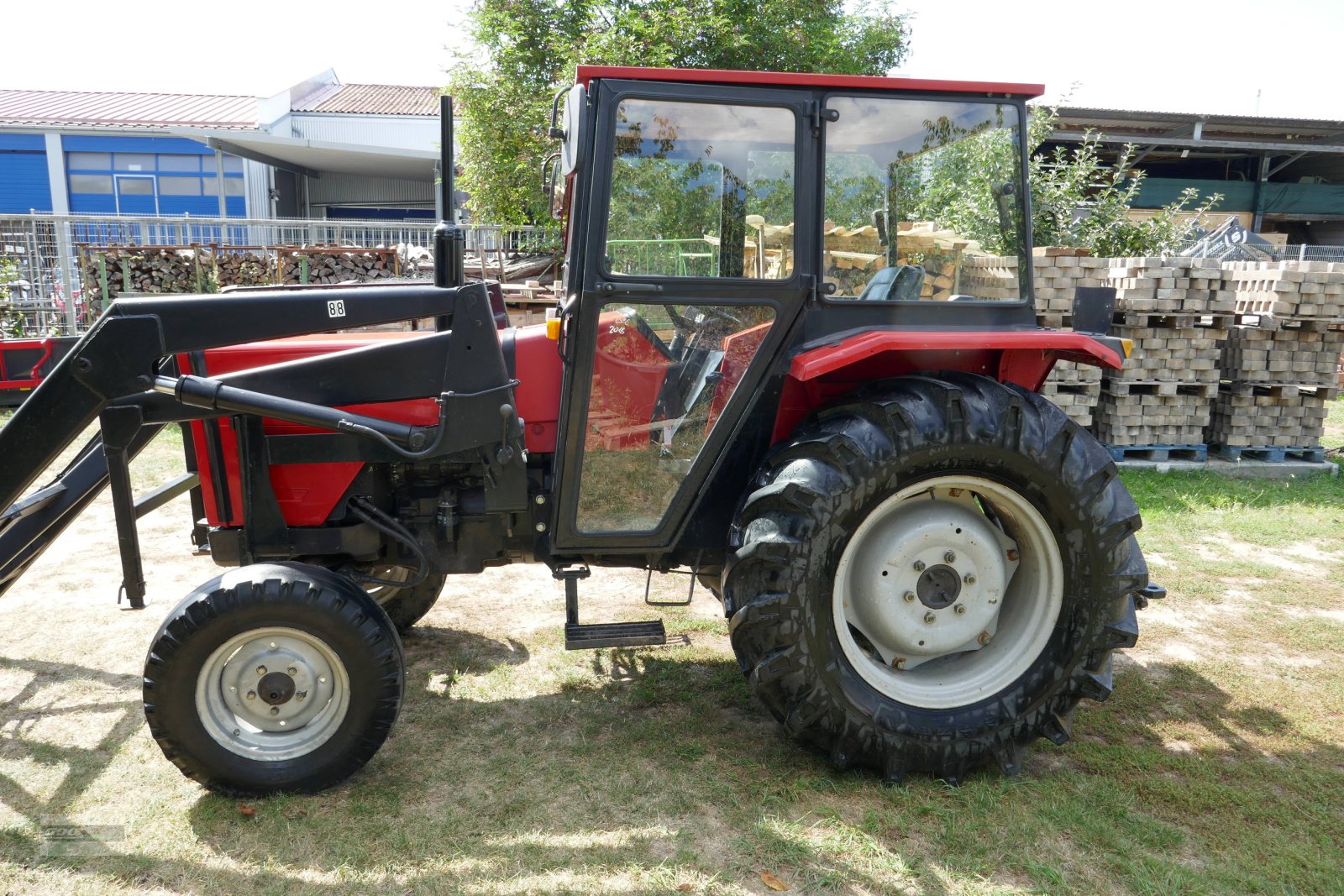 Traktor типа Massey Ferguson 253 Hinterrad mit Servo, Frontlader H.G. und Niedrigkabine. Sehr guter Zustand!, Gebrauchtmaschine в Langenzenn (Фотография 5)