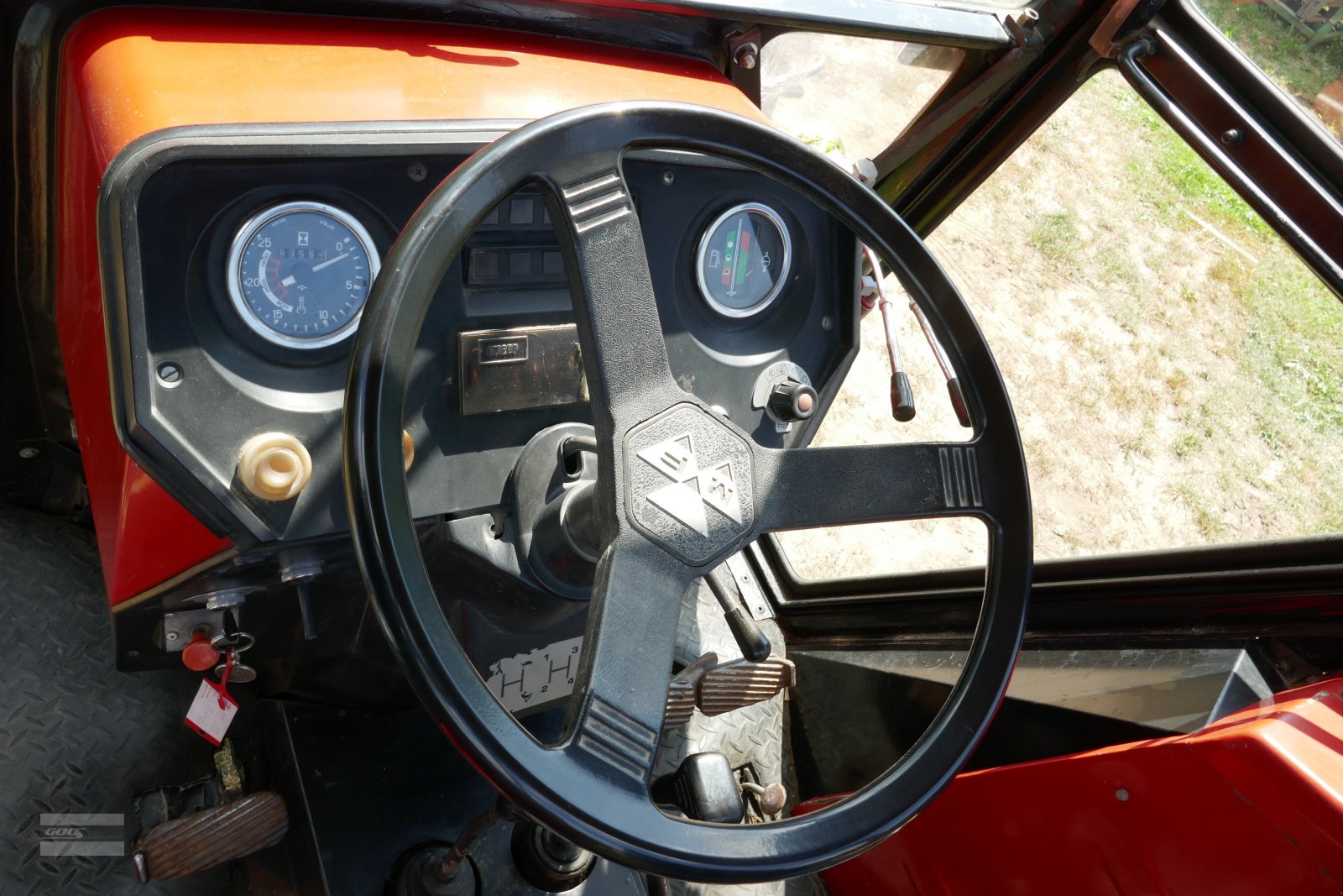 Traktor van het type Massey Ferguson 253 Hinterrad mit Servo, Frontlader H.G. und Niedrigkabine. Sehr guter Zustand!, Gebrauchtmaschine in Langenzenn (Foto 8)