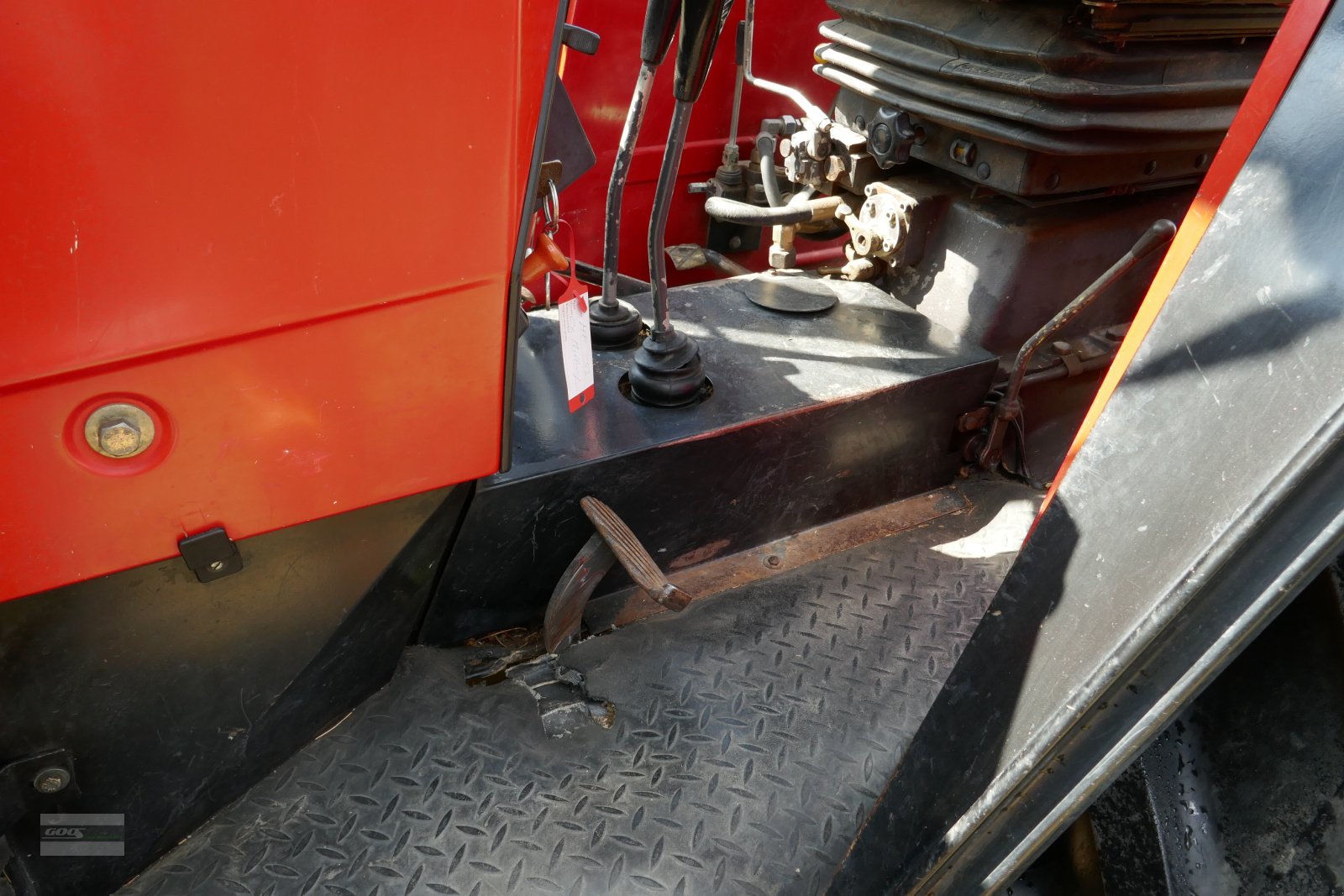 Traktor of the type Massey Ferguson 253 Hinterrad mit Servo, Frontlader H.G. und Niedrigkabine. Sehr guter Zustand!, Gebrauchtmaschine in Langenzenn (Picture 9)