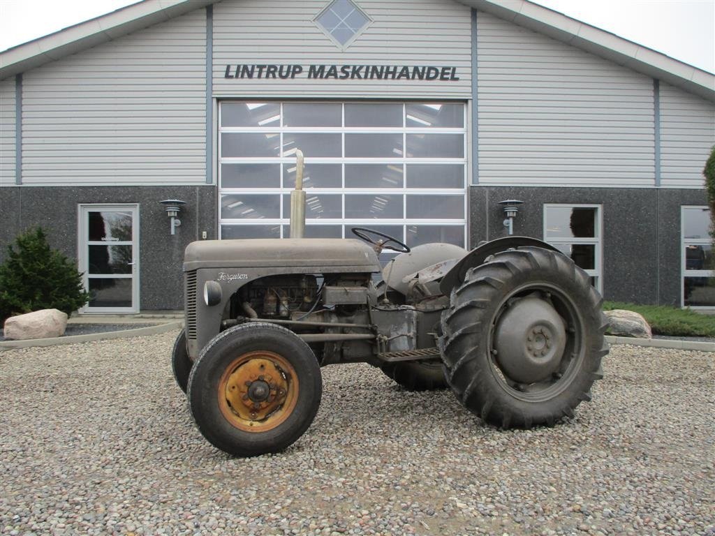 Traktor от тип Massey Ferguson 26 Benzin Går godt, Gebrauchtmaschine в Lintrup (Снимка 1)