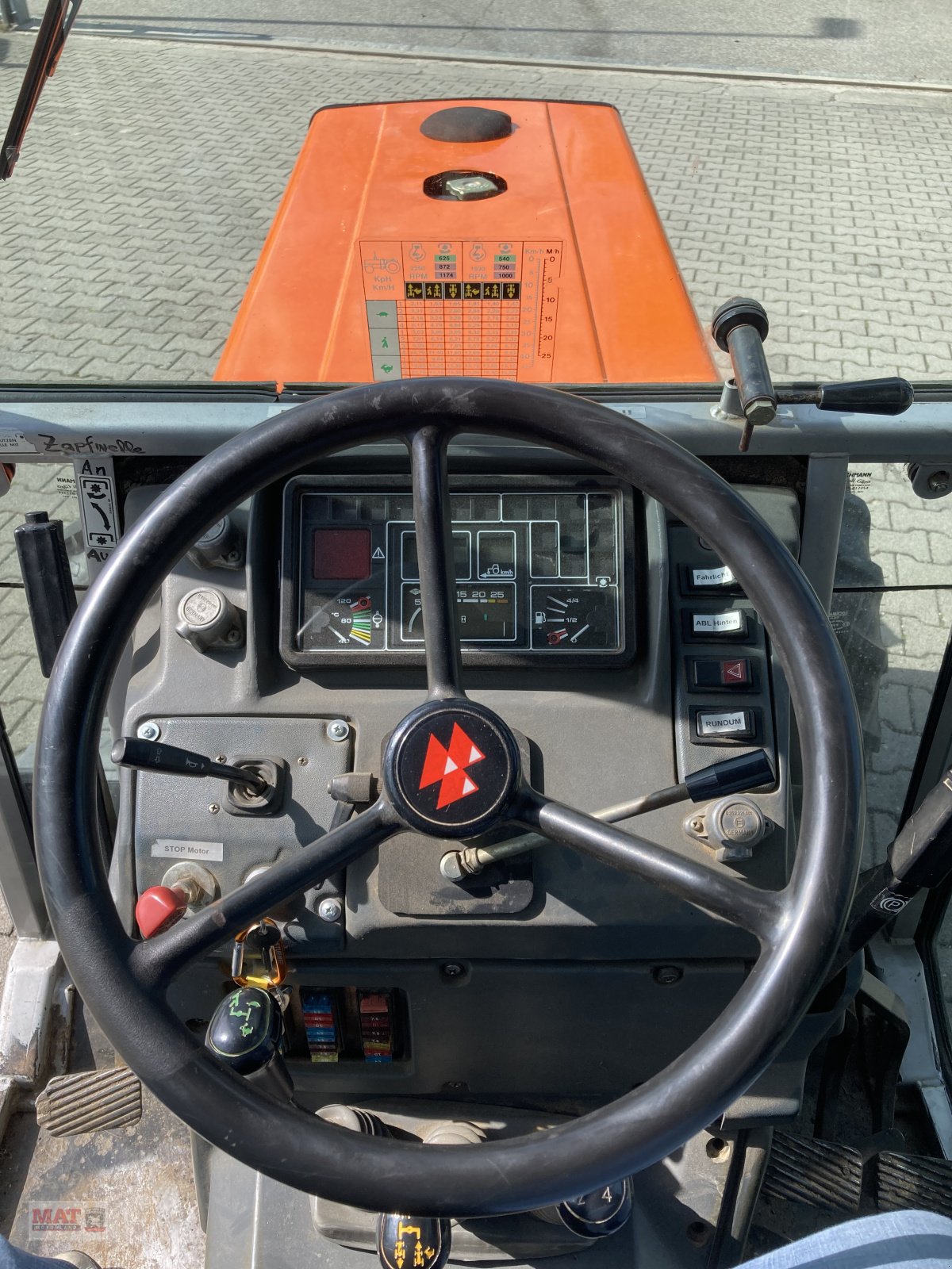 Traktor van het type Massey Ferguson 274 V, Gebrauchtmaschine in Waldkraiburg (Foto 8)