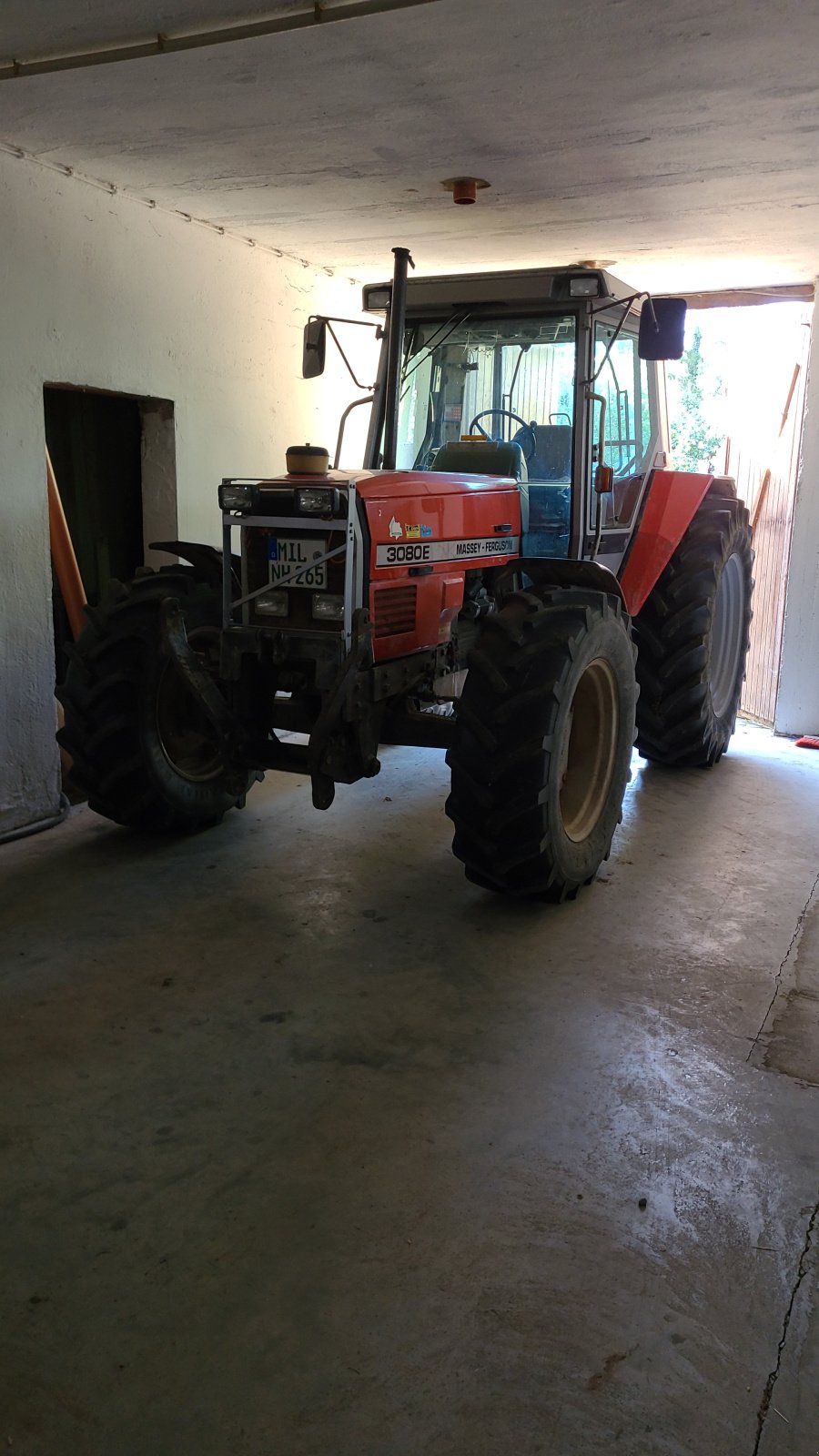 Traktor des Typs Massey Ferguson 3080E, Gebrauchtmaschine in Elsenfeld (Bild 1)