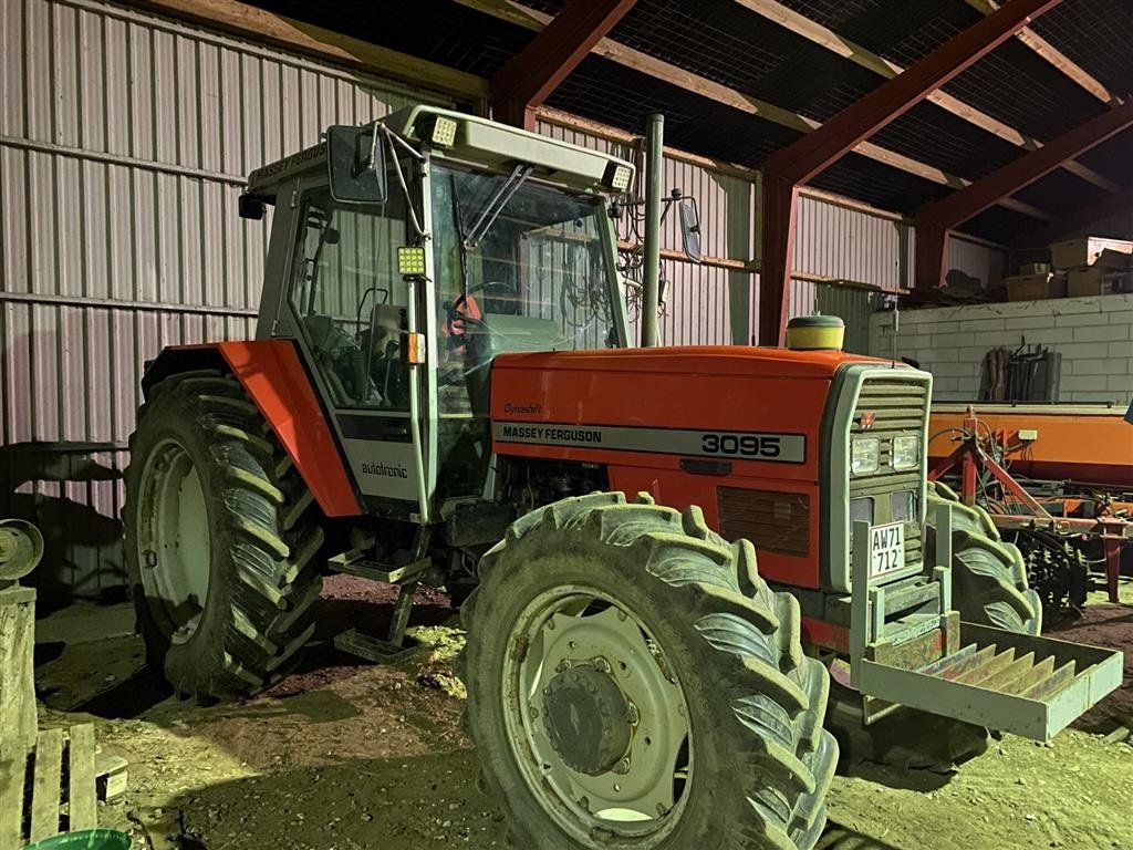 Traktor del tipo Massey Ferguson 3095 Dynashift Utroligt velholdt fra ophørsbrug. Kun 7.000 timer, Gebrauchtmaschine In øster ulslev (Immagine 1)