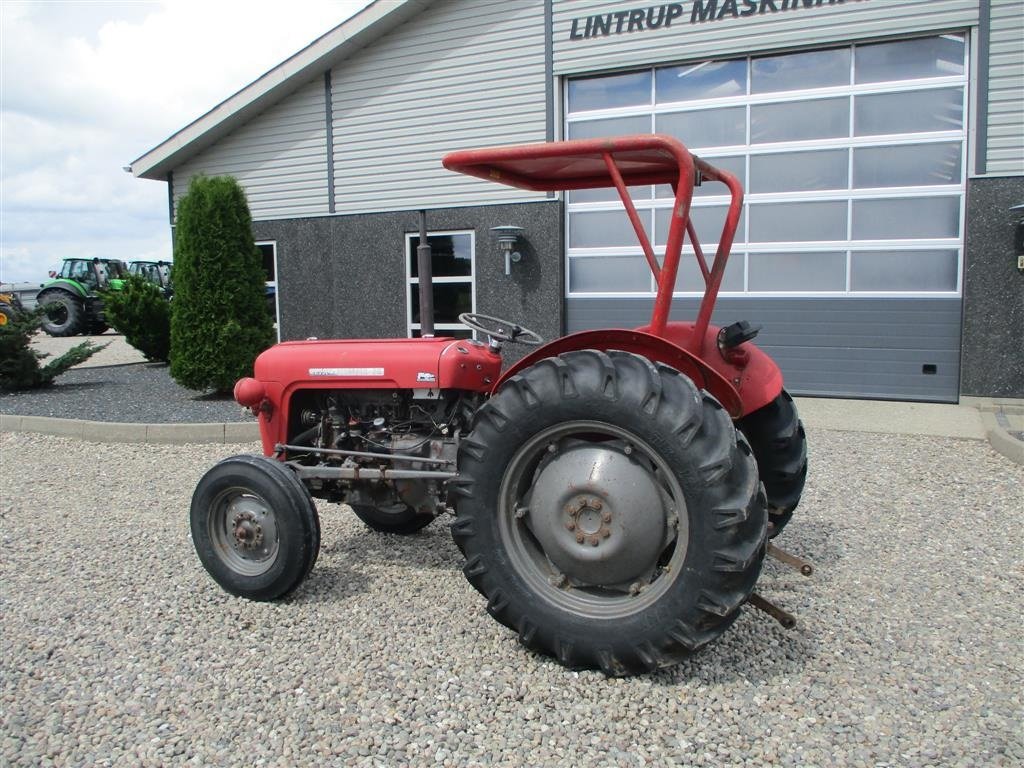 Traktor του τύπου Massey Ferguson 35 med næsten nye dæk og styrtbøjle. Fin traktor, Gebrauchtmaschine σε Lintrup (Φωτογραφία 4)
