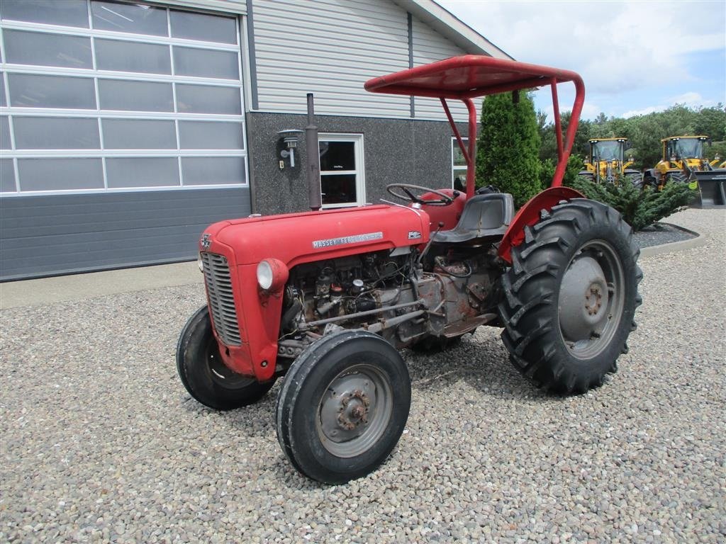 Traktor del tipo Massey Ferguson 35 med næsten nye dæk og styrtbøjle. Fin traktor, Gebrauchtmaschine In Lintrup (Immagine 3)