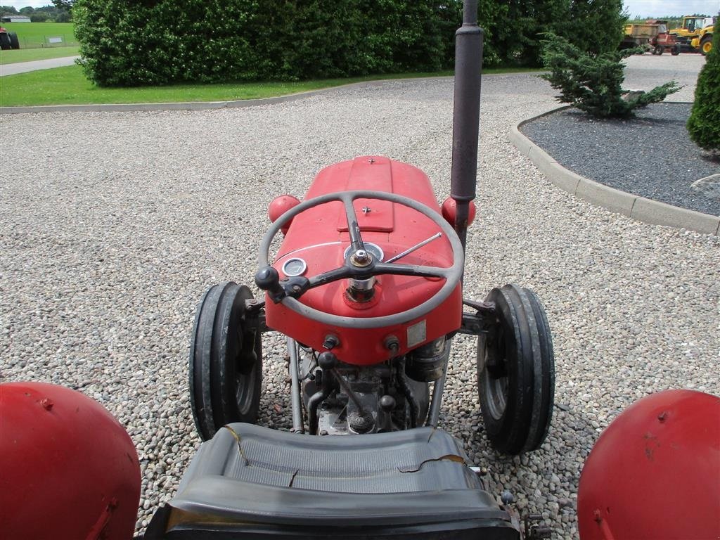 Traktor of the type Massey Ferguson 35 med næsten nye dæk og styrtbøjle. Fin traktor, Gebrauchtmaschine in Lintrup (Picture 6)