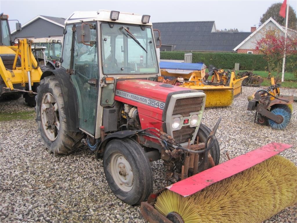 Traktor of the type Massey Ferguson 354 V, Gebrauchtmaschine in Hammel (Picture 2)