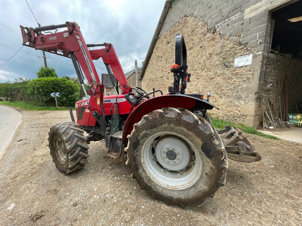 Traktor of the type Massey Ferguson 3640 . DEPOT VENTE AU 06.44.36.66.23, Gebrauchtmaschine in UZERCHE (Picture 3)