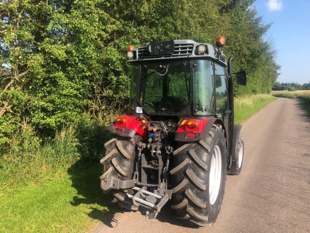 Traktor от тип Massey Ferguson 3650S Kompakt traktor, Gebrauchtmaschine в Tinglev (Снимка 3)