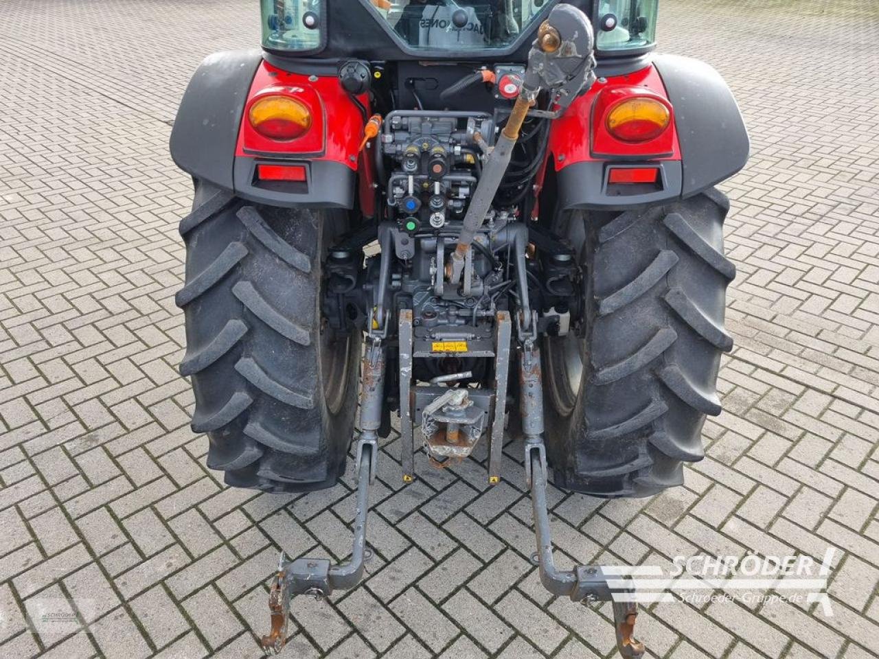 Traktor типа Massey Ferguson 3709 V CAB ESSENTIAL, Gebrauchtmaschine в Twistringen (Фотография 3)