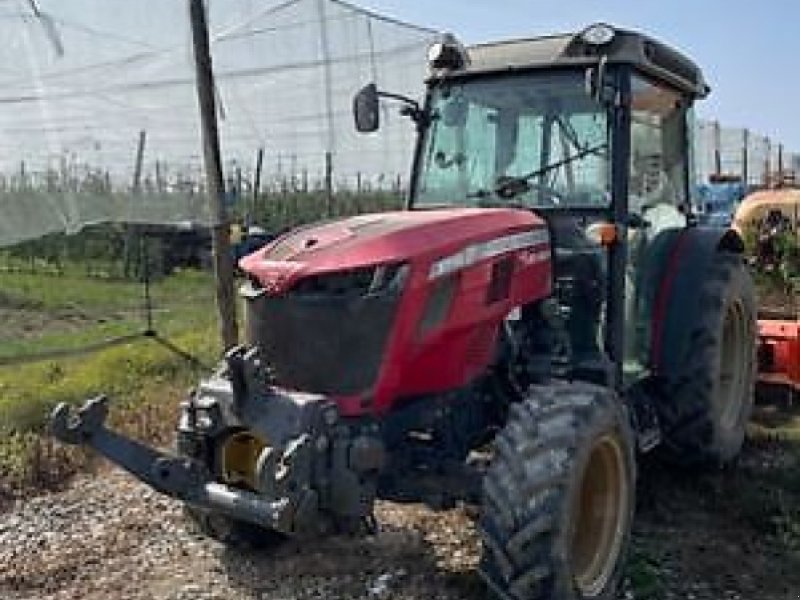 Traktor des Typs Massey Ferguson 3710 F, Gebrauchtmaschine in MOISSAC (Bild 1)