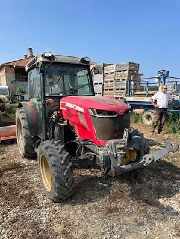 Traktor van het type Massey Ferguson 3710 F, Gebrauchtmaschine in MOISSAC (Foto 2)