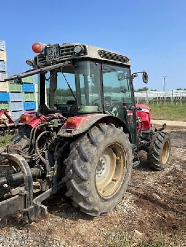 Traktor des Typs Massey Ferguson 3710 F, Gebrauchtmaschine in MOISSAC (Bild 3)