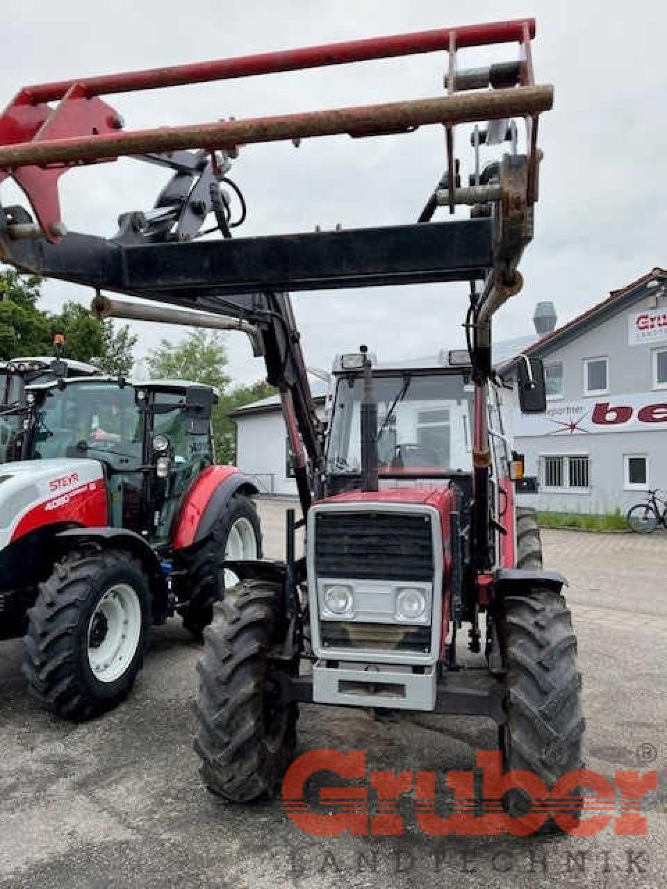 Traktor van het type Massey Ferguson 377 A, Gebrauchtmaschine in Ampfing (Foto 3)