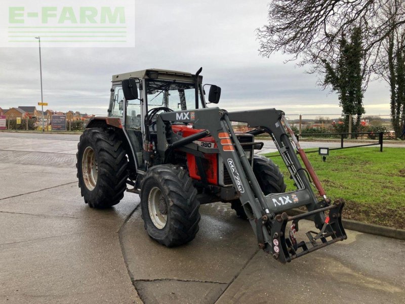 Traktor of the type Massey Ferguson 390, Gebrauchtmaschine in SLEAFORD (Picture 1)