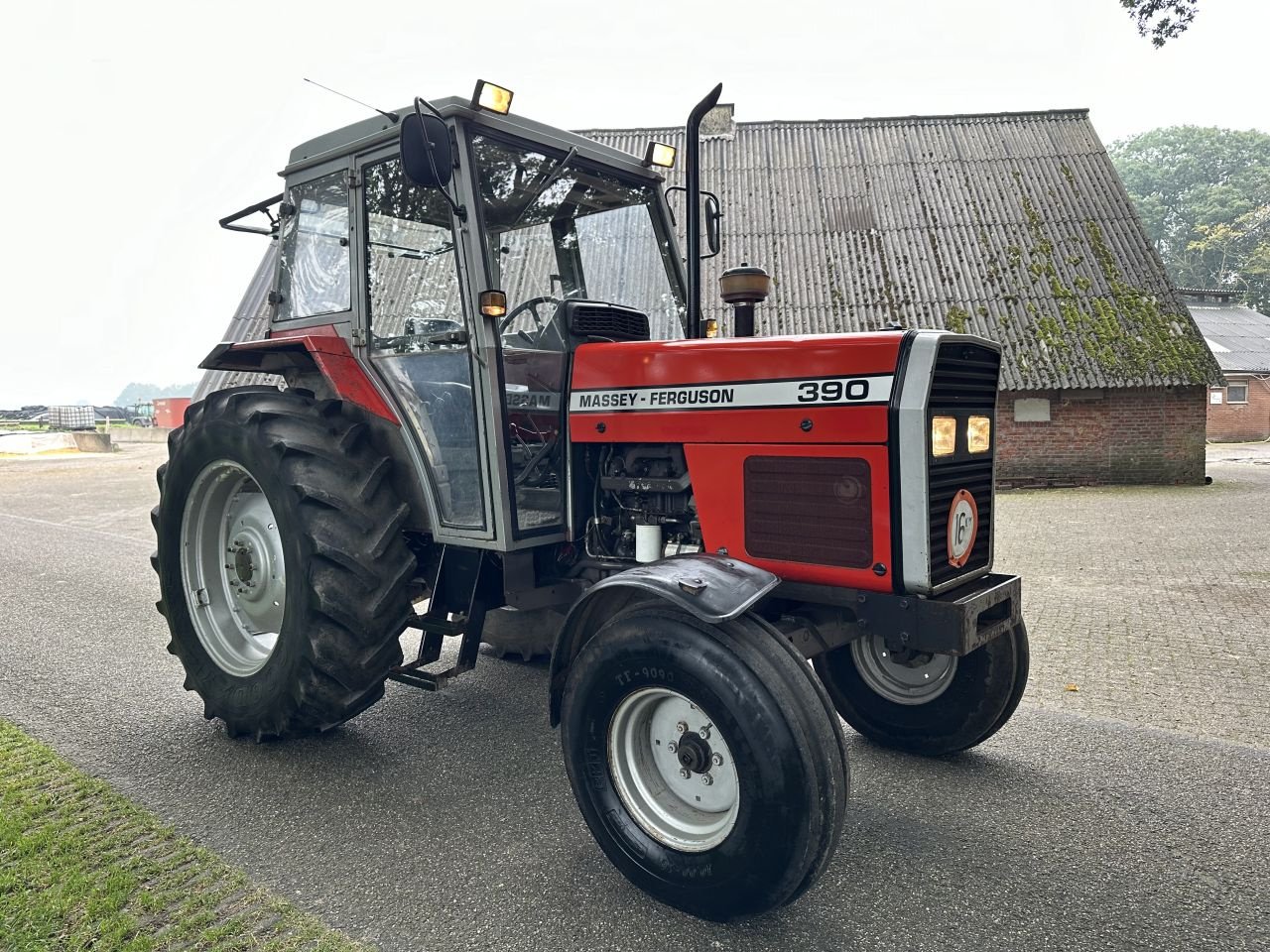 Traktor des Typs Massey Ferguson 390, Gebrauchtmaschine in Rossum (Bild 2)