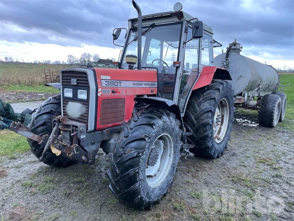 Traktor des Typs Massey Ferguson 390T, Gebrauchtmaschine in Düsseldorf (Bild 1)