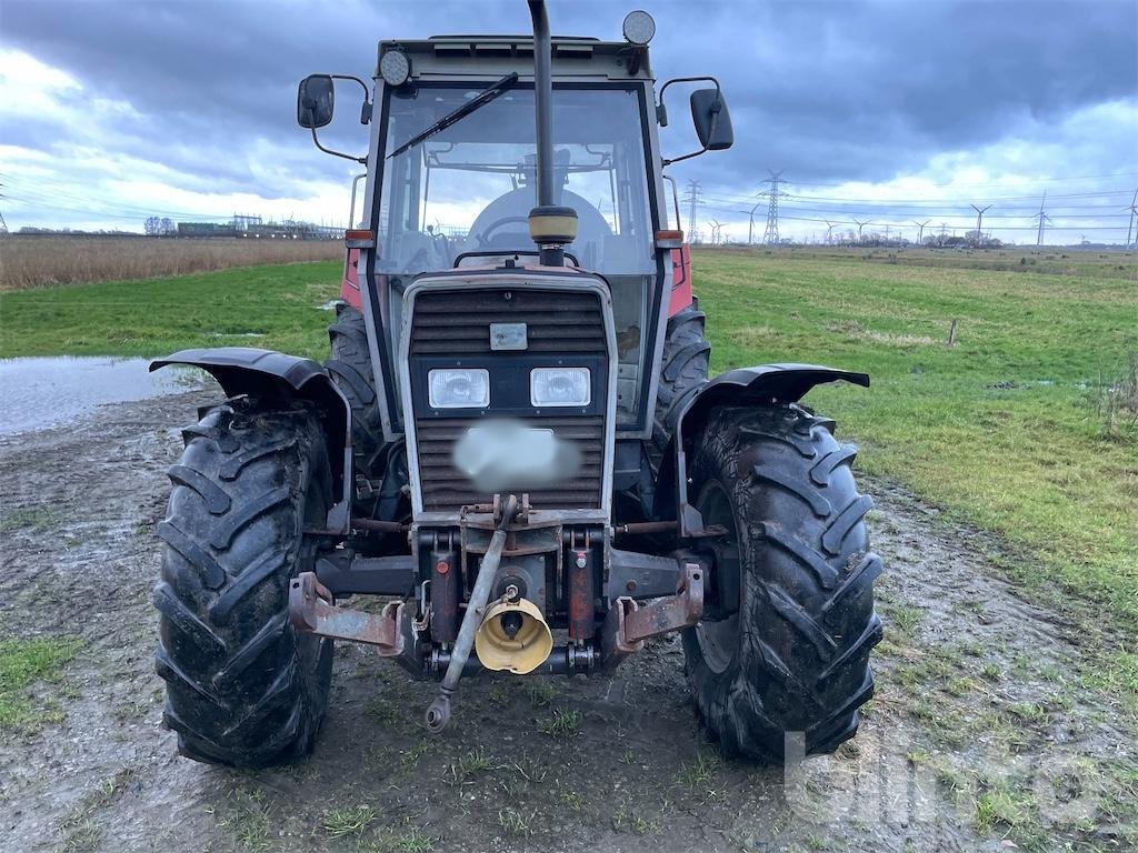 Traktor des Typs Massey Ferguson 390T, Gebrauchtmaschine in Düsseldorf (Bild 3)