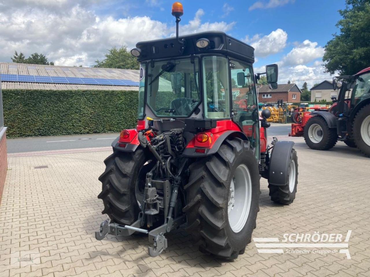 Traktor Türe ait Massey Ferguson 3FR.85 CAB EFFICIENT, Neumaschine içinde Wildeshausen (resim 3)