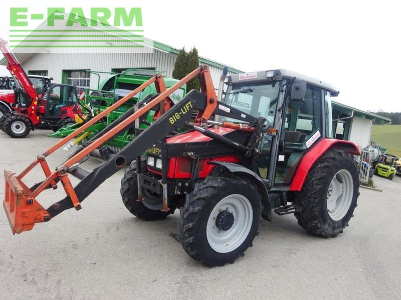 Traktor van het type Massey Ferguson 4225-4 lp, Gebrauchtmaschine in SANKT MARIENKIRCHEN BEI SCHÄRDING (Foto 1)