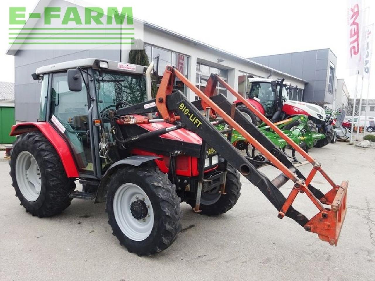 Traktor van het type Massey Ferguson 4225-4 lp, Gebrauchtmaschine in SANKT MARIENKIRCHEN BEI SCHÄRDING (Foto 3)