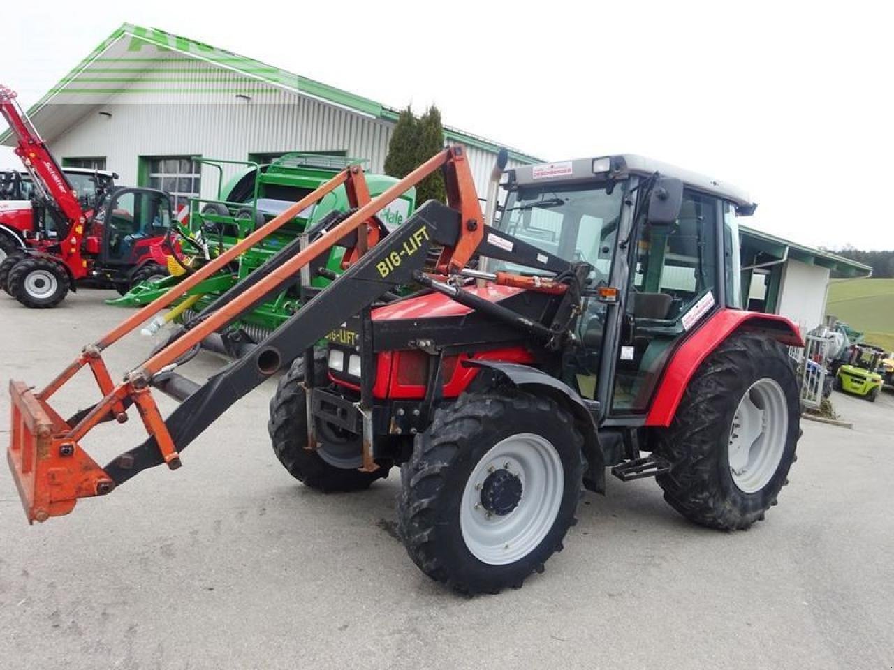 Traktor typu Massey Ferguson 4225-4 lp, Gebrauchtmaschine v SANKT MARIENKIRCHEN BEI SCHÄRDING (Obrázek 1)