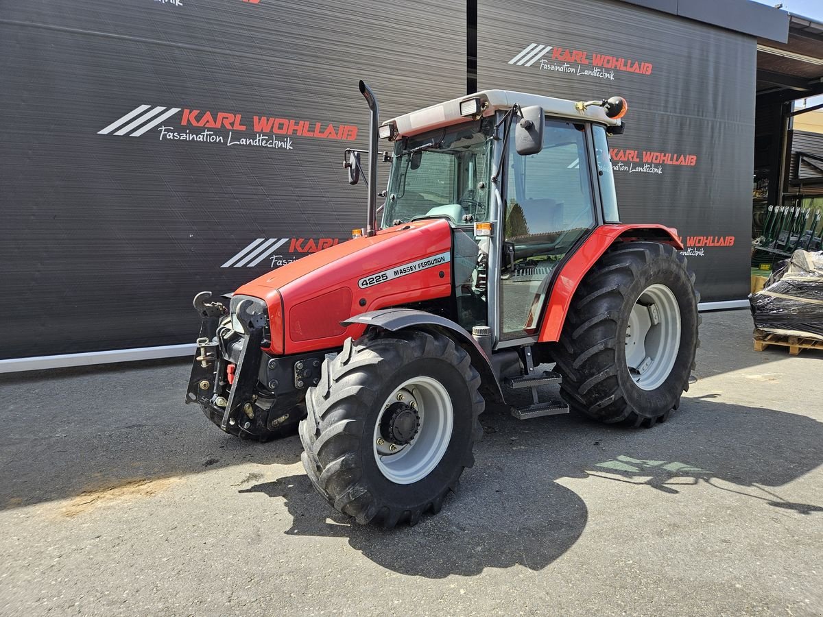 Traktor типа Massey Ferguson 4225-4 LP, Gebrauchtmaschine в Sulzberg (Фотография 2)