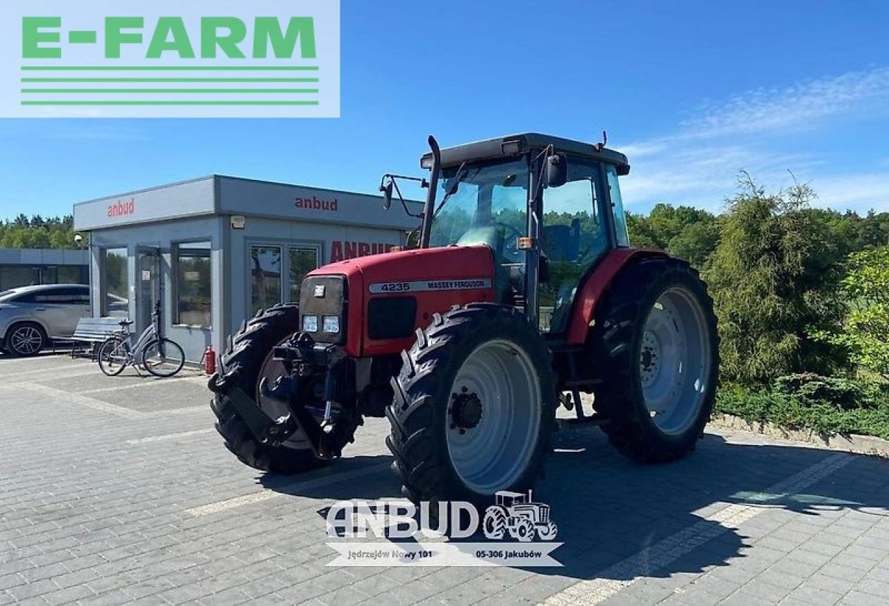 Traktor des Typs Massey Ferguson 4235, Gebrauchtmaschine in JAKUBÓW (Bild 2)