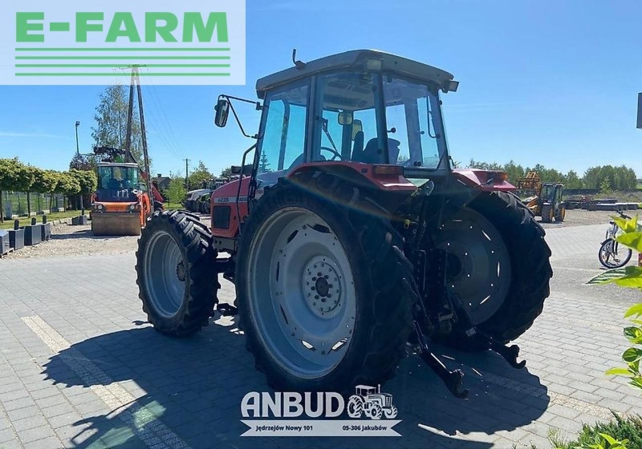 Traktor des Typs Massey Ferguson 4235, Gebrauchtmaschine in JAKUBÓW (Bild 4)