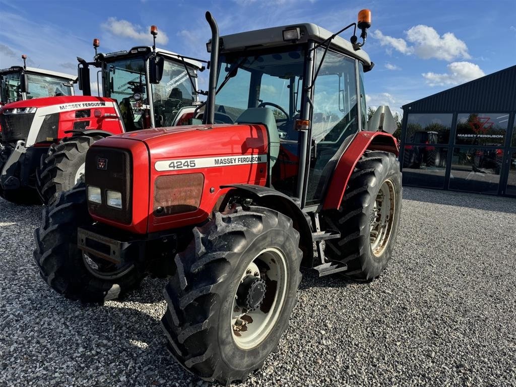 Traktor Türe ait Massey Ferguson 4245, Gebrauchtmaschine içinde Hadsten (resim 2)