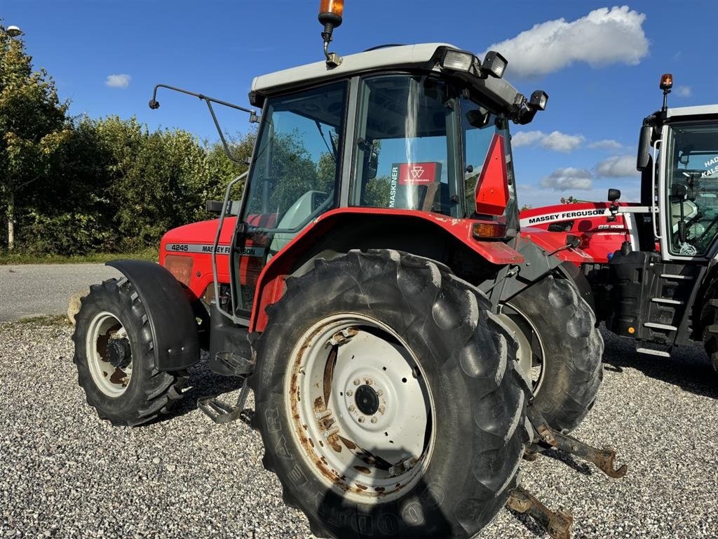 Traktor des Typs Massey Ferguson 4245, Gebrauchtmaschine in Hadsten (Bild 3)