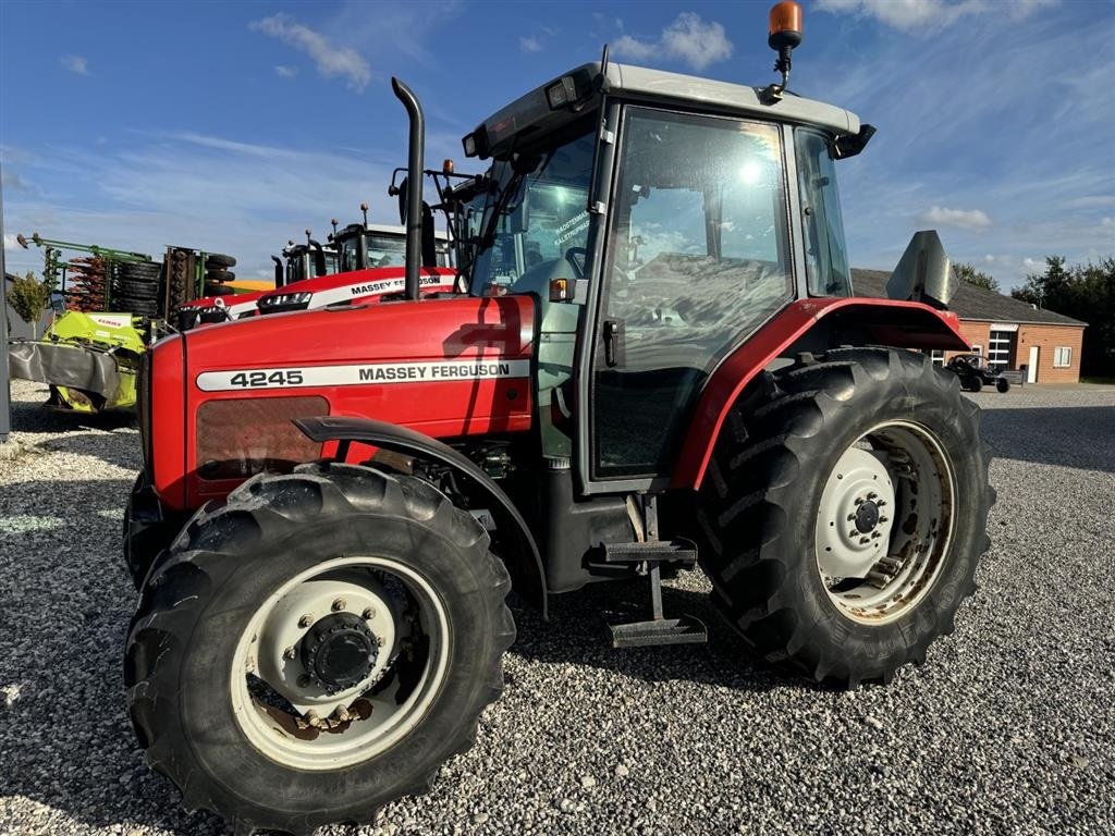 Traktor des Typs Massey Ferguson 4245, Gebrauchtmaschine in Hadsten (Bild 1)