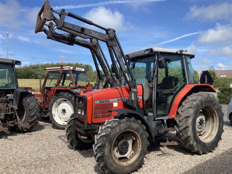 Traktor Türe ait Massey Ferguson 4245, Gebrauchtmaschine içinde Løkken (resim 1)