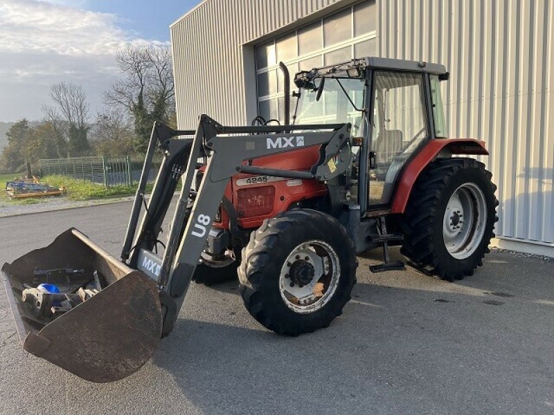 Traktor типа Massey Ferguson 4245, Gebrauchtmaschine в Charnay-lès-macon (Фотография 1)