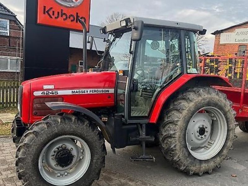 Traktor van het type Massey Ferguson 4245a, Gebrauchtmaschine in SUDERBURG/HOLXEN (Foto 1)