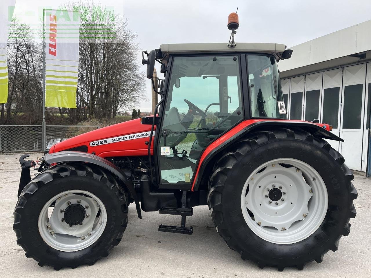 Traktor от тип Massey Ferguson 4325-4 lp, Gebrauchtmaschine в ELIXHAUSEN (Снимка 2)