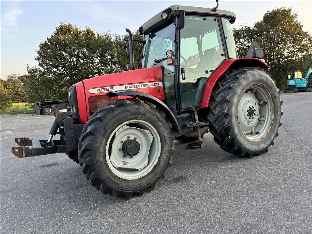 Traktor Türe ait Massey Ferguson 4365 KUN 2100 TIMER!, Gebrauchtmaschine içinde Nørager (resim 2)