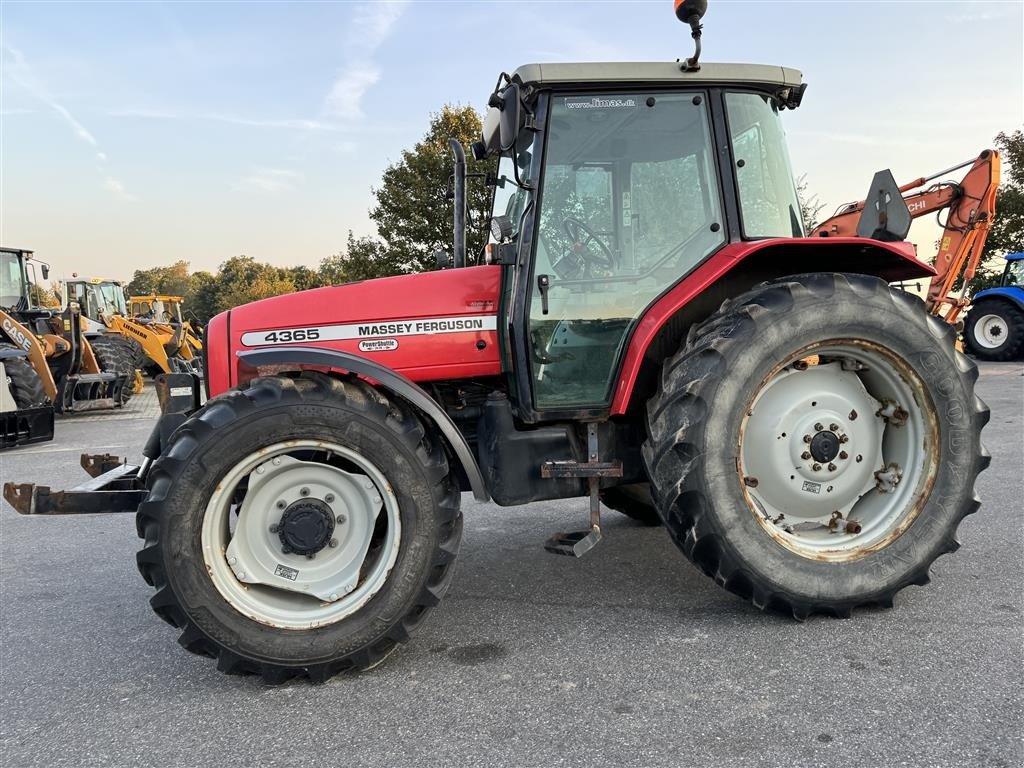 Traktor du type Massey Ferguson 4365 KUN 2100 TIMER!, Gebrauchtmaschine en Nørager (Photo 3)