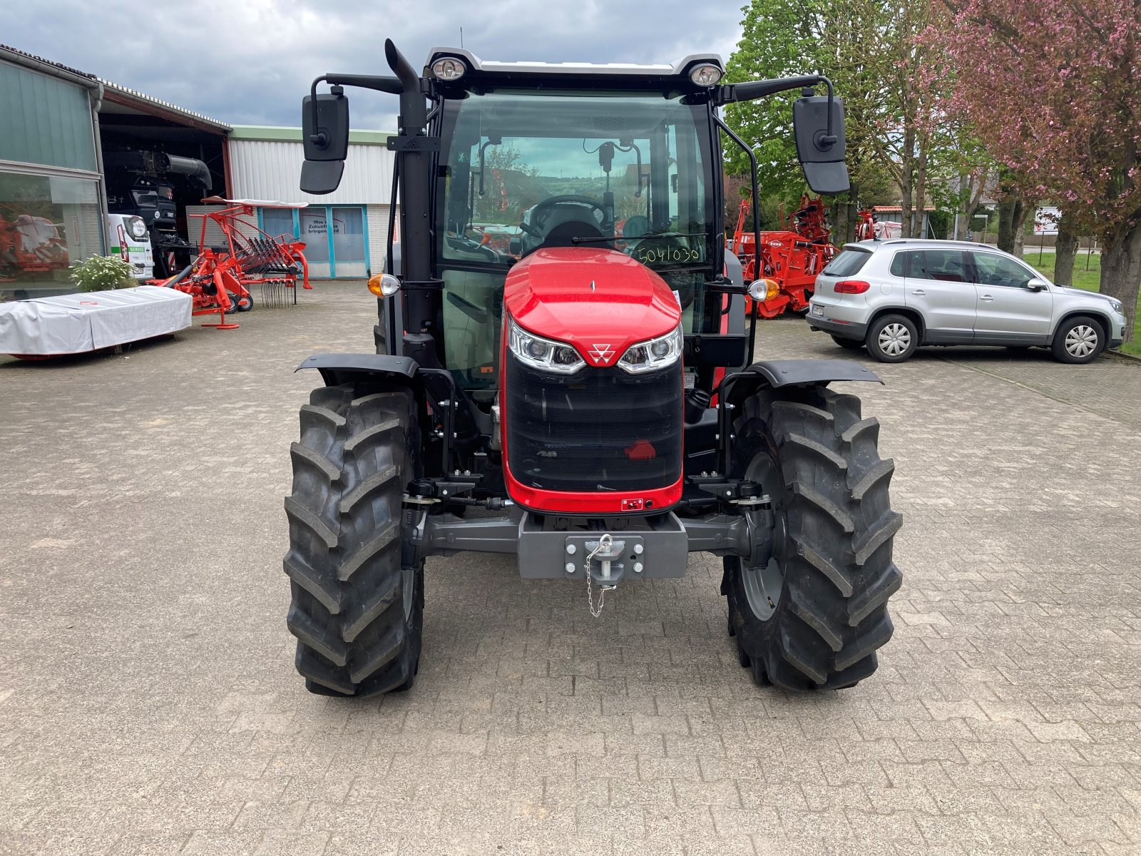 Traktor του τύπου Massey Ferguson 4708 M Cab Essential, Neumaschine σε Trendelburg (Φωτογραφία 2)