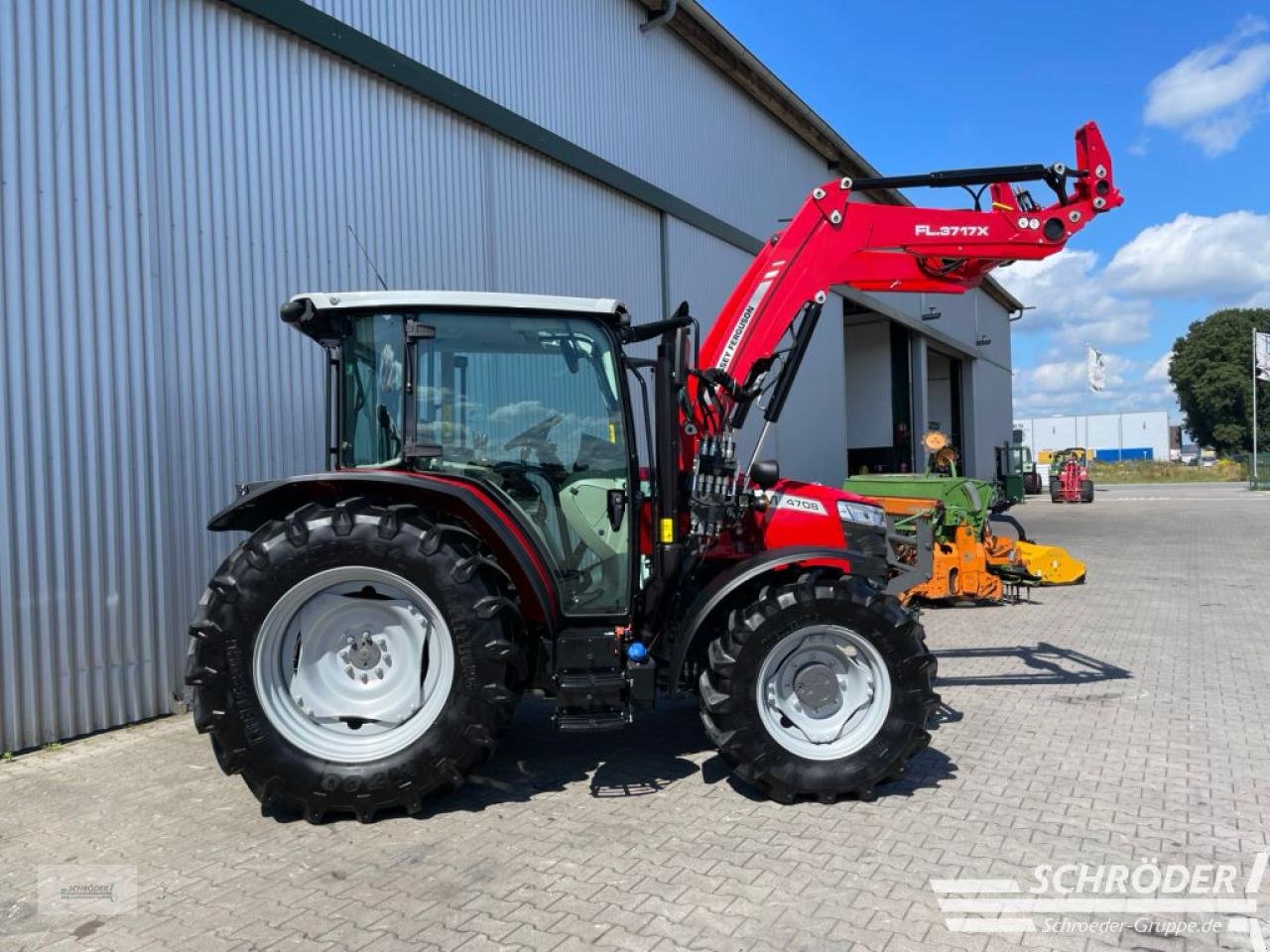 Traktor of the type Massey Ferguson 4708 M CAB ESSENTIAL, Neumaschine in Wildeshausen (Picture 2)