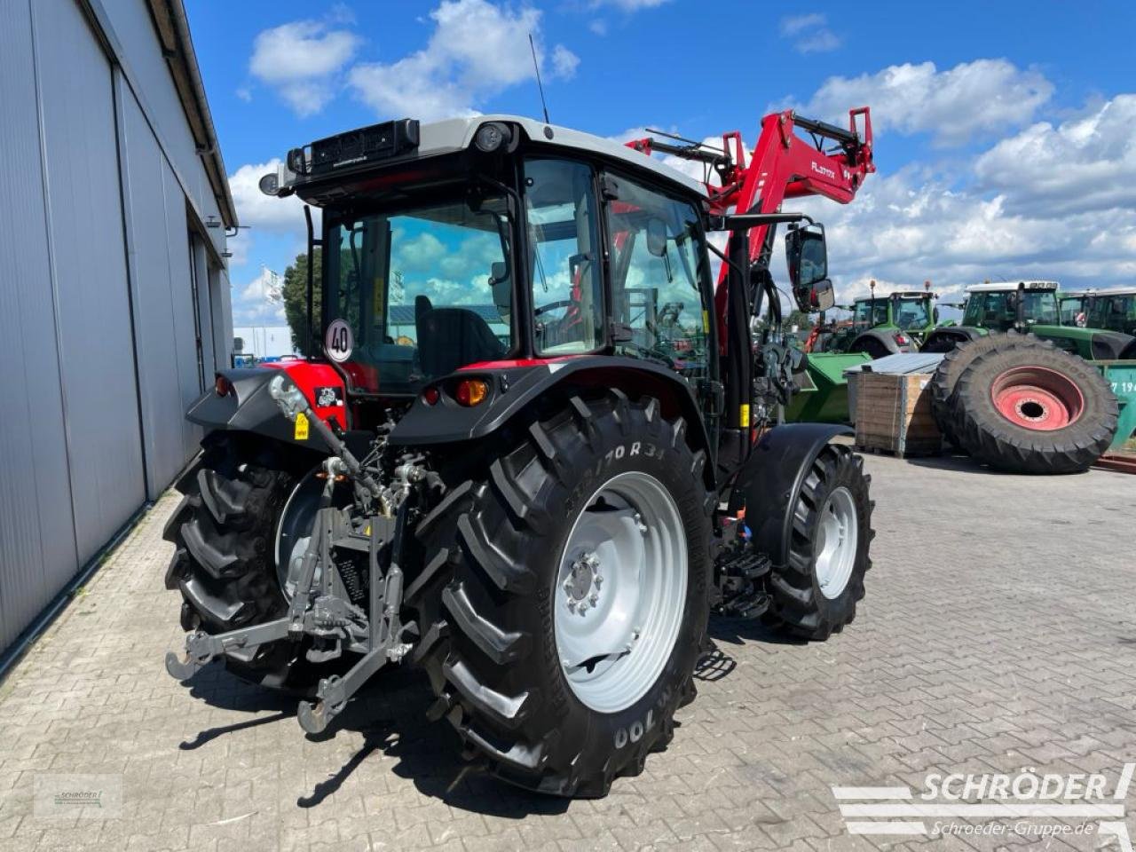 Traktor Türe ait Massey Ferguson 4708 M CAB ESSENTIAL, Neumaschine içinde Wildeshausen (resim 3)