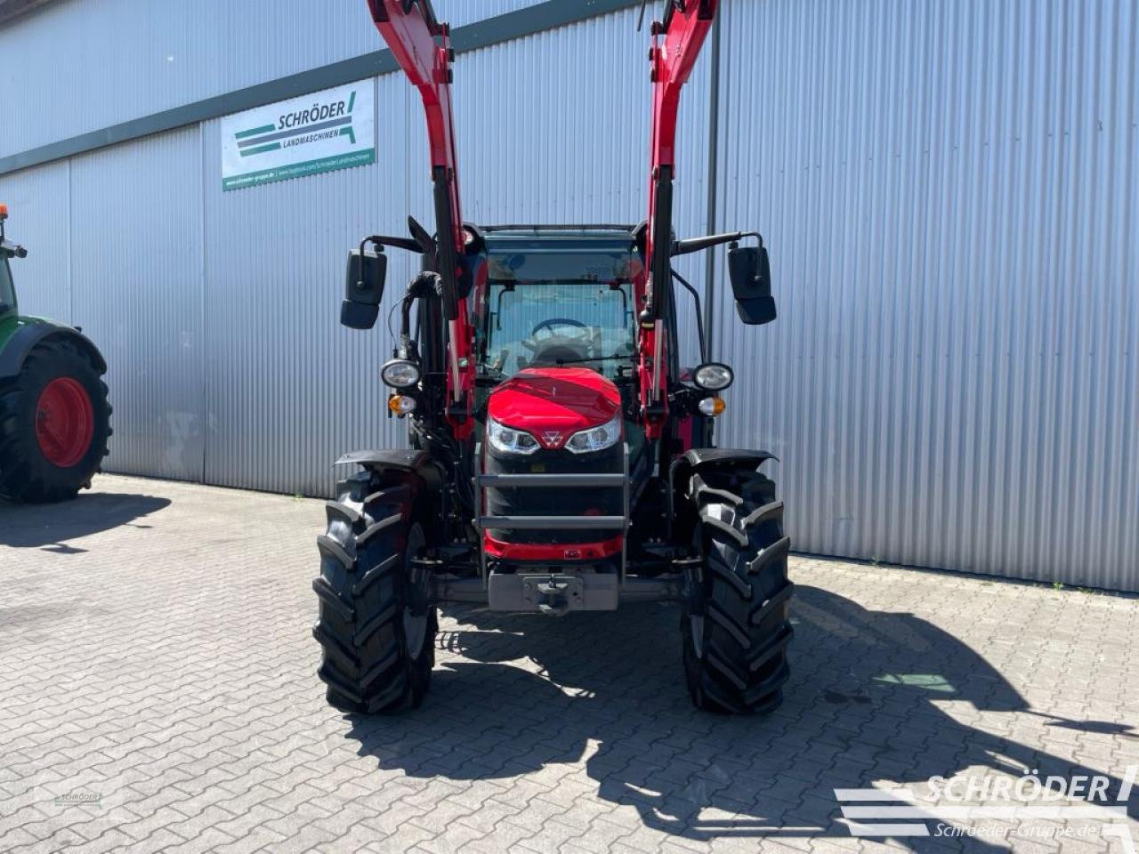 Traktor of the type Massey Ferguson 4708 M CAB ESSENTIAL, Neumaschine in Wildeshausen (Picture 7)