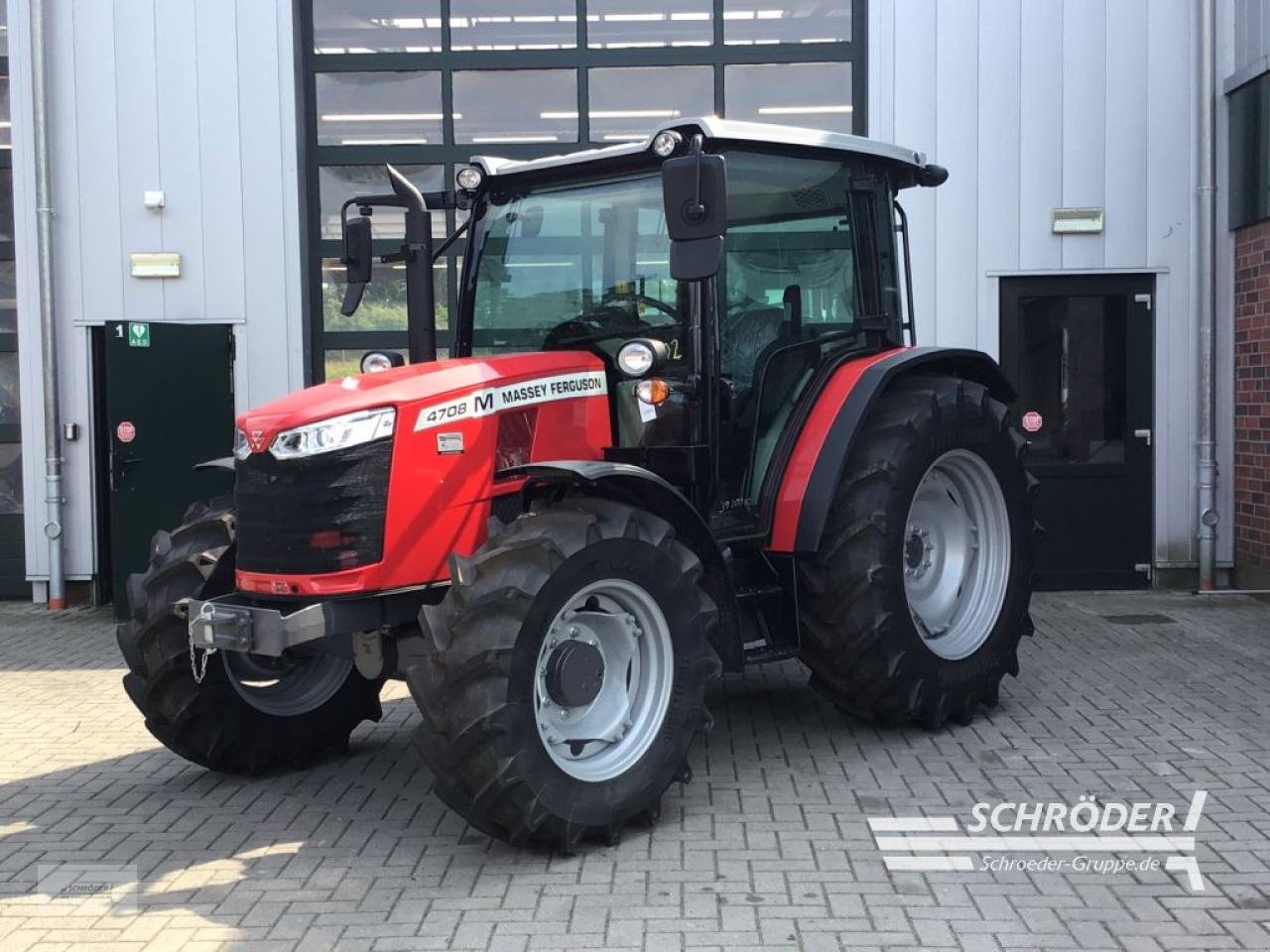 Traktor of the type Massey Ferguson 4708 M CAB ESSENTIAL, Neumaschine in Lastrup (Picture 1)