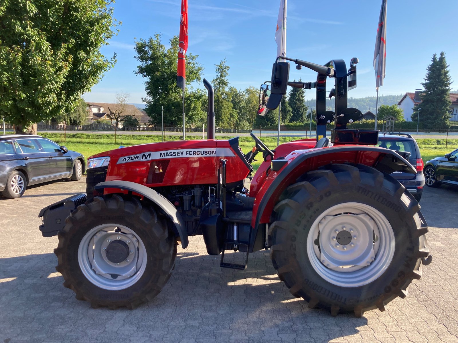 Traktor του τύπου Massey Ferguson 4708 M Plattform Essential, Neumaschine σε Trendelburg (Φωτογραφία 1)