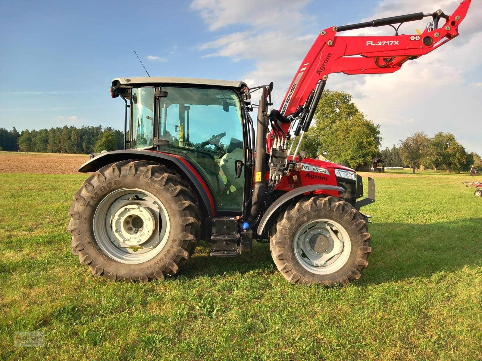 Traktor от тип Massey Ferguson 4708, Gebrauchtmaschine в Herrenberg-Gültstein (Снимка 3)