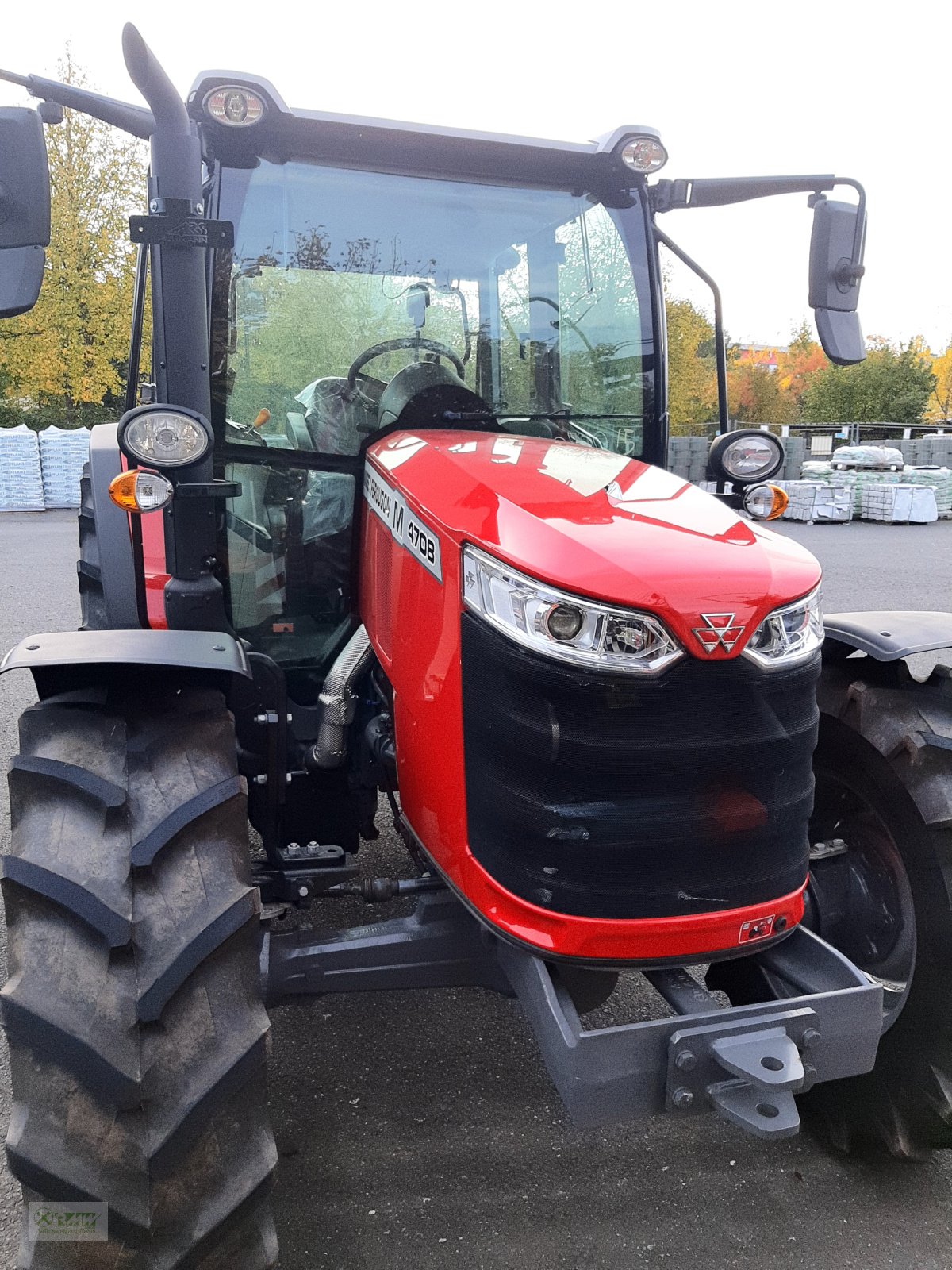 Traktor des Typs Massey Ferguson 4708, Neumaschine in Erbendorf (Bild 2)