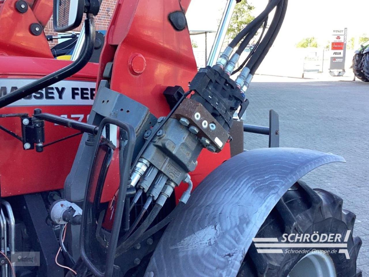 Traktor van het type Massey Ferguson 4708, Gebrauchtmaschine in Norden (Foto 7)