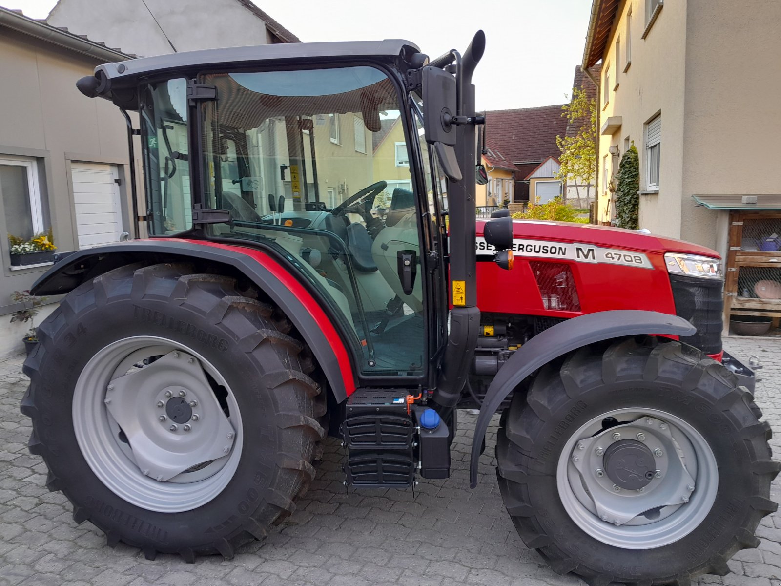 Traktor του τύπου Massey Ferguson 4708, Neumaschine σε Bayern - Dietersheim (Φωτογραφία 2)