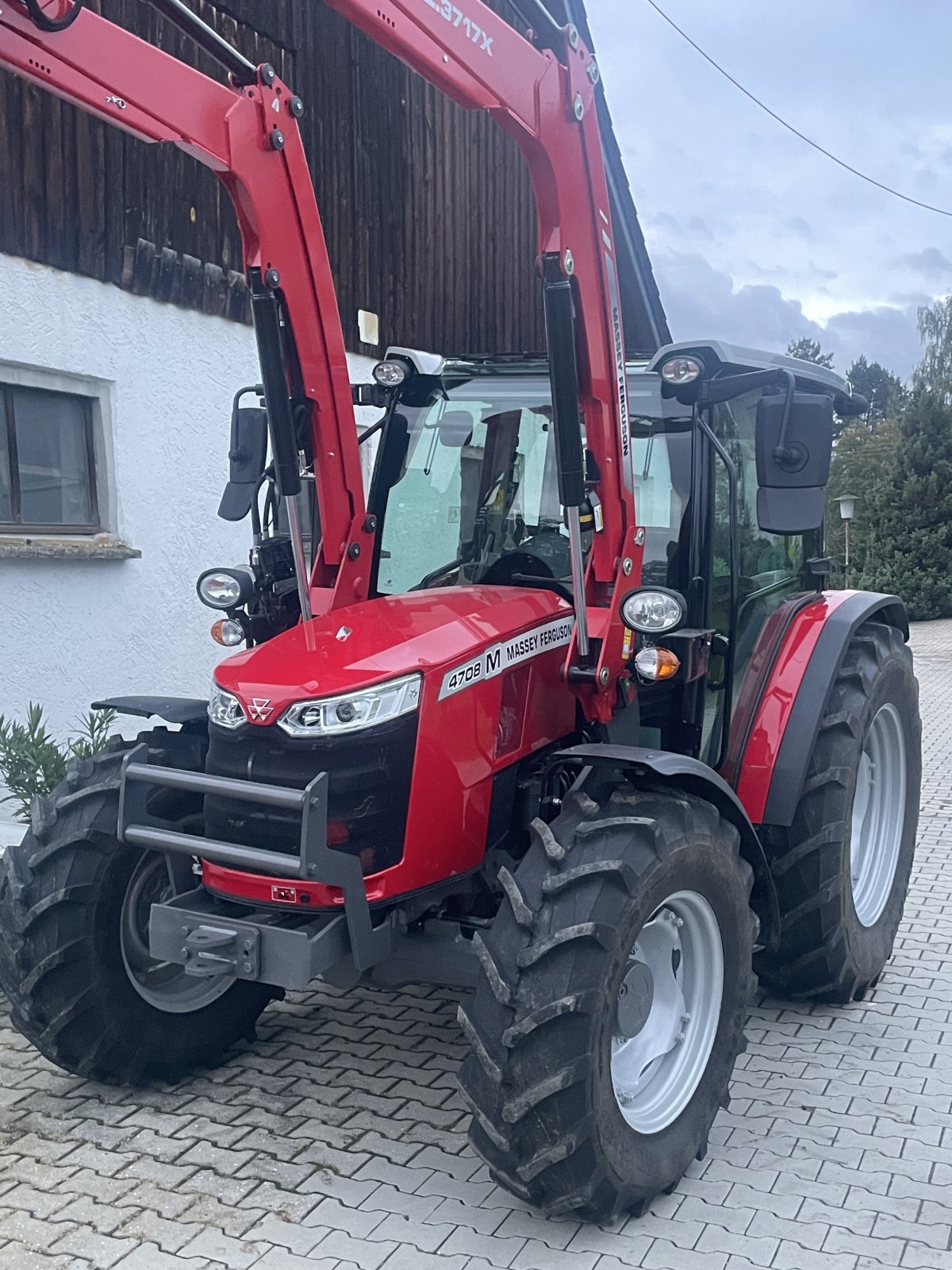 Traktor van het type Massey Ferguson 4708, Gebrauchtmaschine in Weiden (Foto 1)